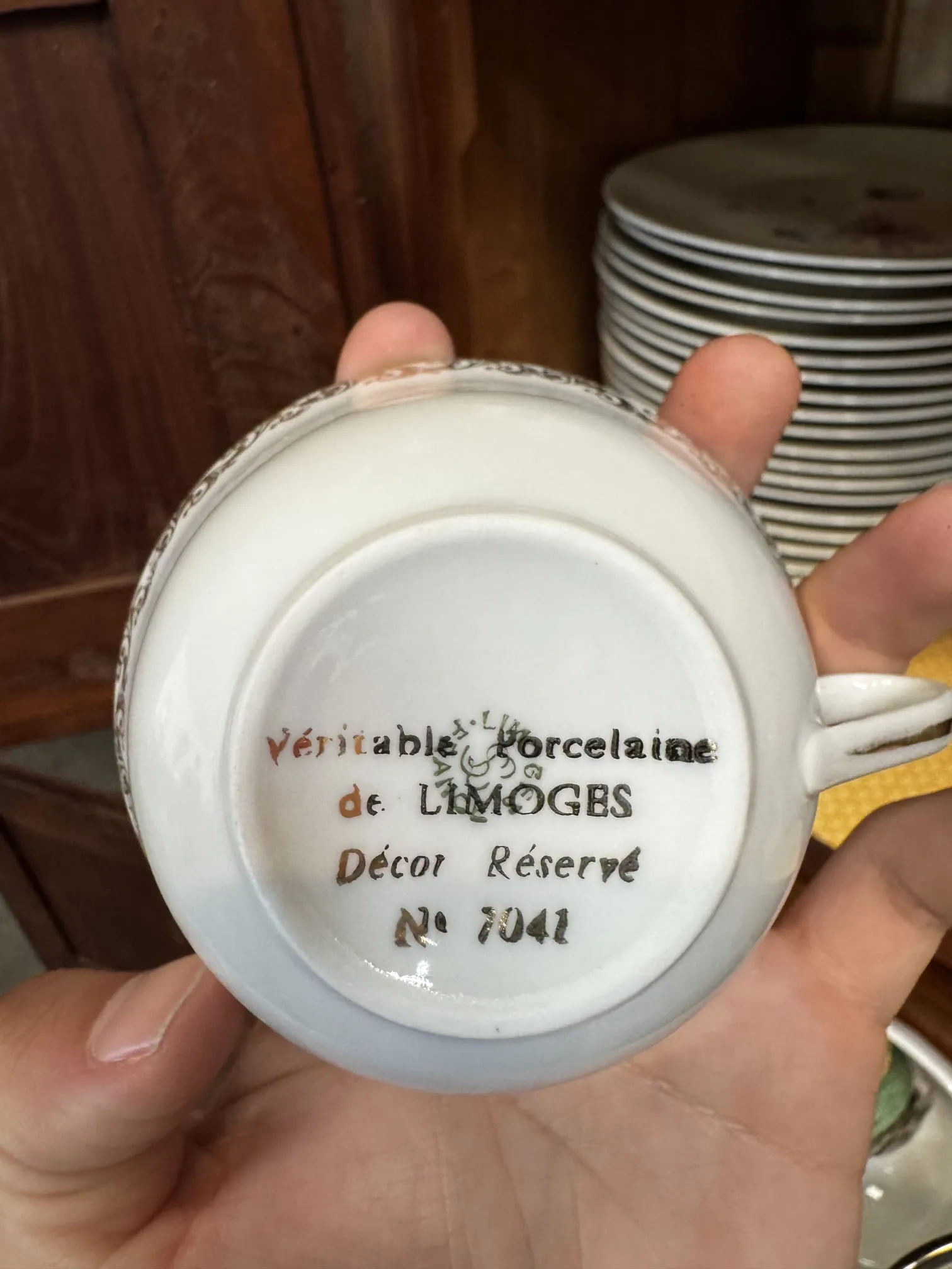 Marque sous tasse : Véritable Porcelaine de Limoges